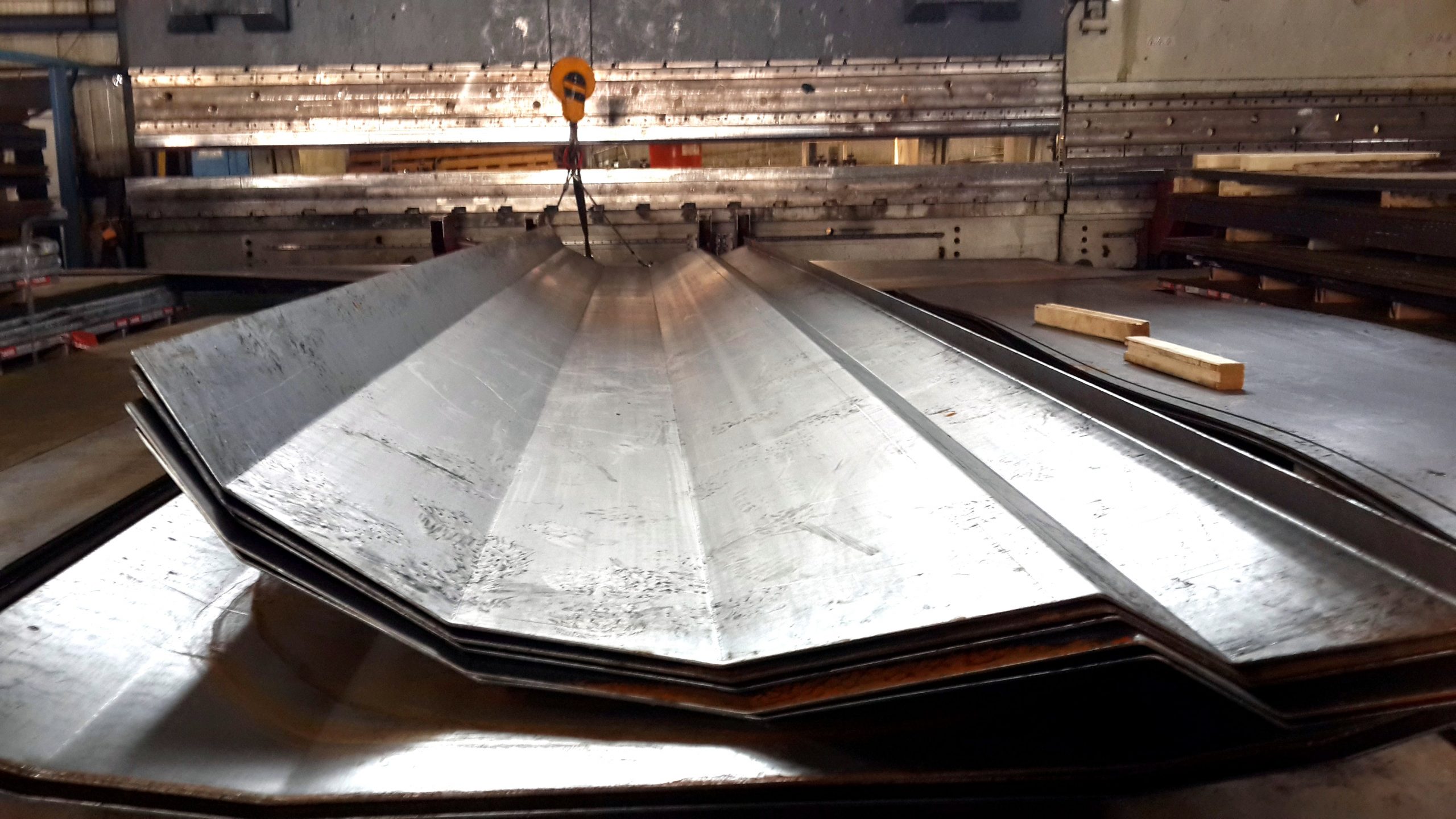 Yusuf Sac, Yusuf Sac Metal, Sac metal, boru büküm, büyük çap dik torna, cebri boru hizmetleri, flanş bükümü, HEA HEB bükümü, Köşekent bükümü, lama bükümü, npi npu bükümü, profil bükümü, silindir sac büküm hizmetleri, tozaltı kaynak hizmetleri, transmikser ring imalatı, alçı fabrikalarının cehennemlik ve fırın imalatı, rüzgar gülü imalatı, lastik geri dönüşüm makinaları, büküm hizmetleri, kaynak hizmetleri, plazma kesim, torna hizmetleri