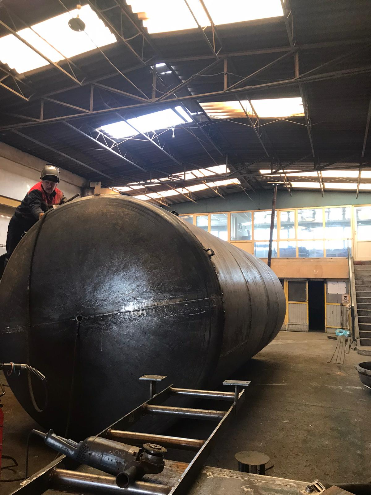 Demka Makina, Demka Makina, Sac metal, boru büküm, büyük çap dik torna, cebri boru hizmetleri, flanş bükümü, HEA HEB bükümü, Köşekent bükümü, lama bükümü, npi npu bükümü, profil bükümü, silindir sac büküm hizmetleri, tozaltı kaynak hizmetleri, transmikser ring imalatı, alçı fabrikalarının cehennemlik ve fırın imalatı, rüzgar gülü imalatı, lastik geri dönüşüm makinaları, büküm hizmetleri, kaynak hizmetleri, plazma kesim, torna hizmetleri